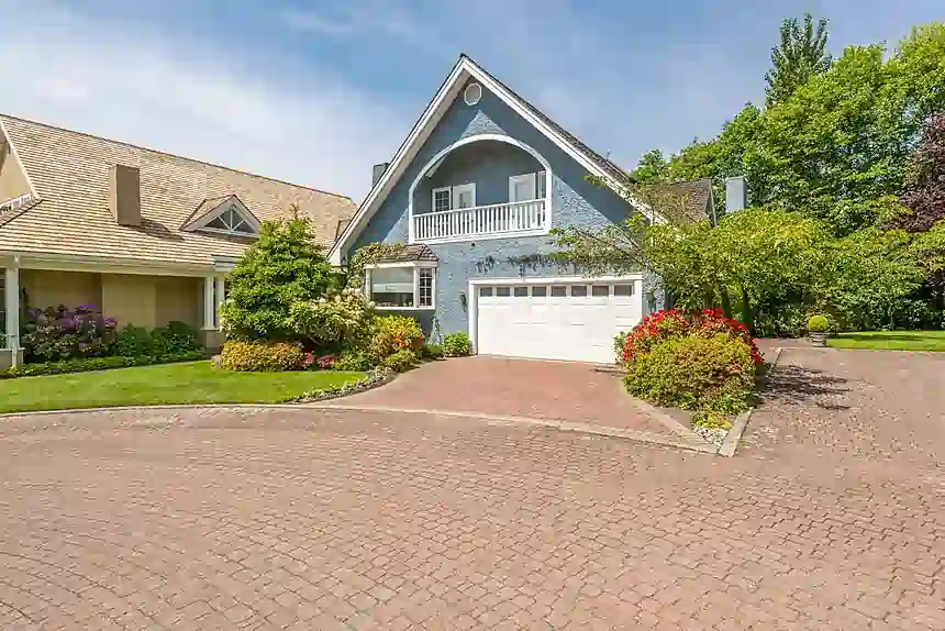 Custom Garage Door Service in Whitby